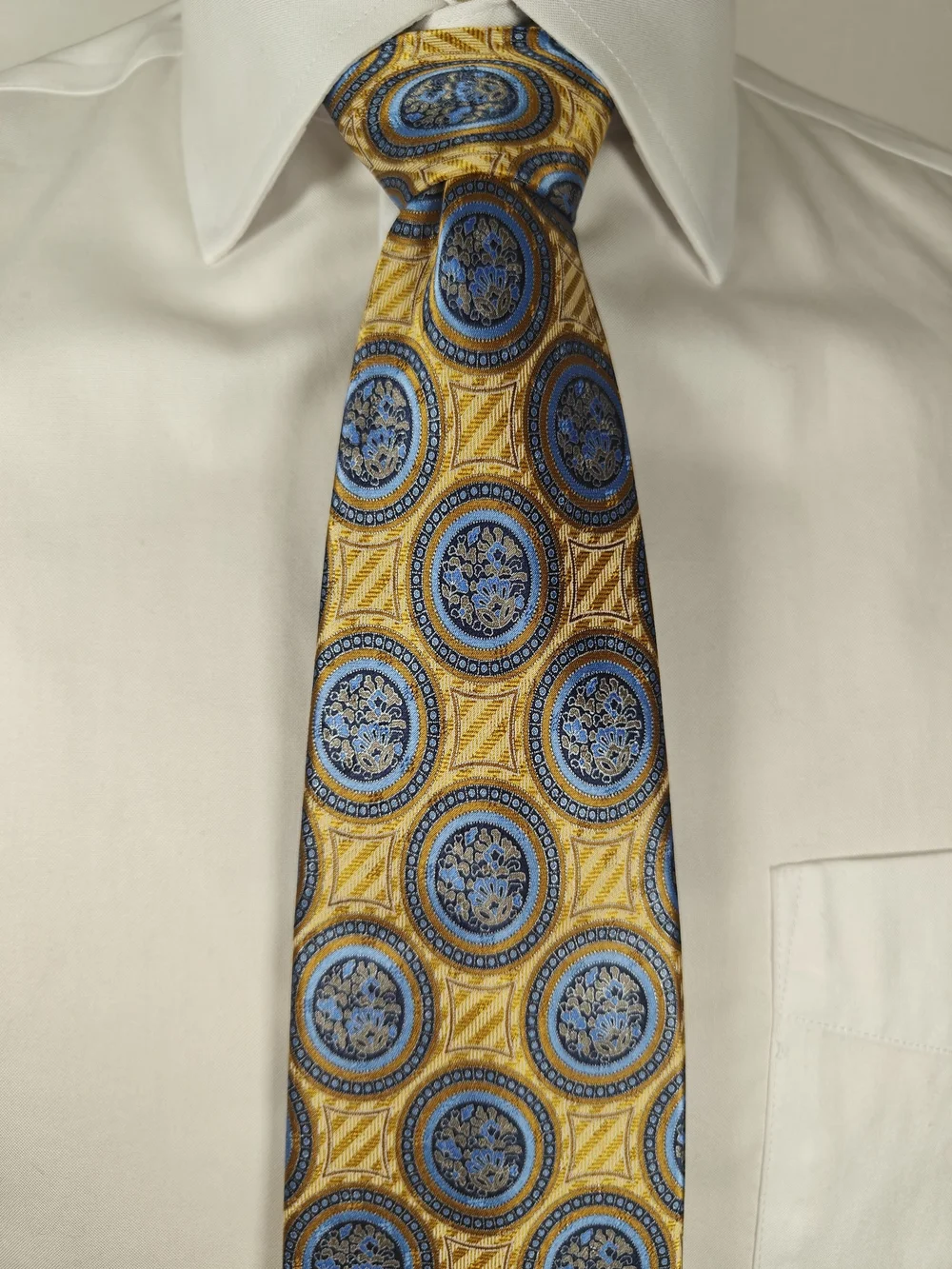 Ermenegildo Zegna Gold Yellow Blue Medallion 100% Silk Tie Made in Italy